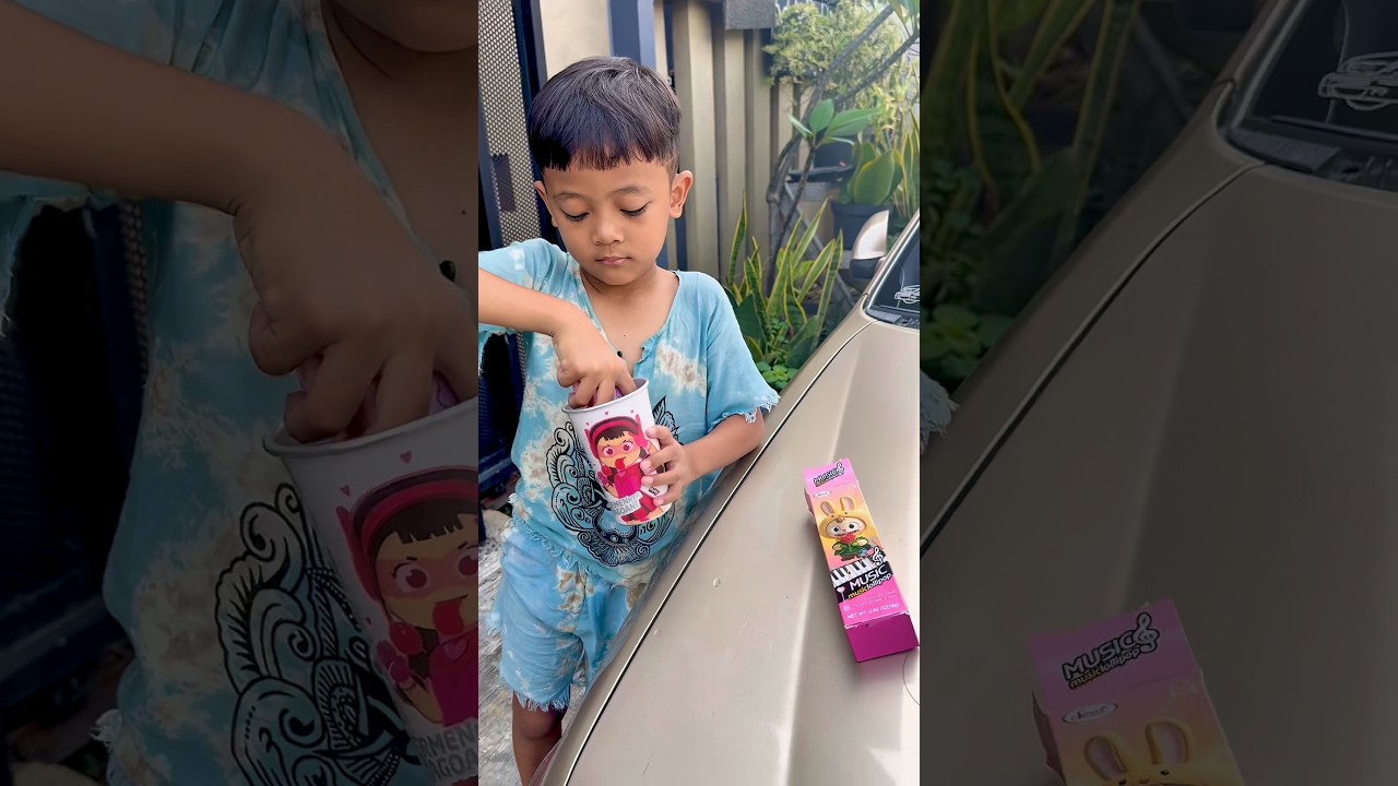 PERMEN MUSIK DIMASUKIN KEDALAM GELAS BISA BERUBAH WARNA ⁉️ #shorts #short