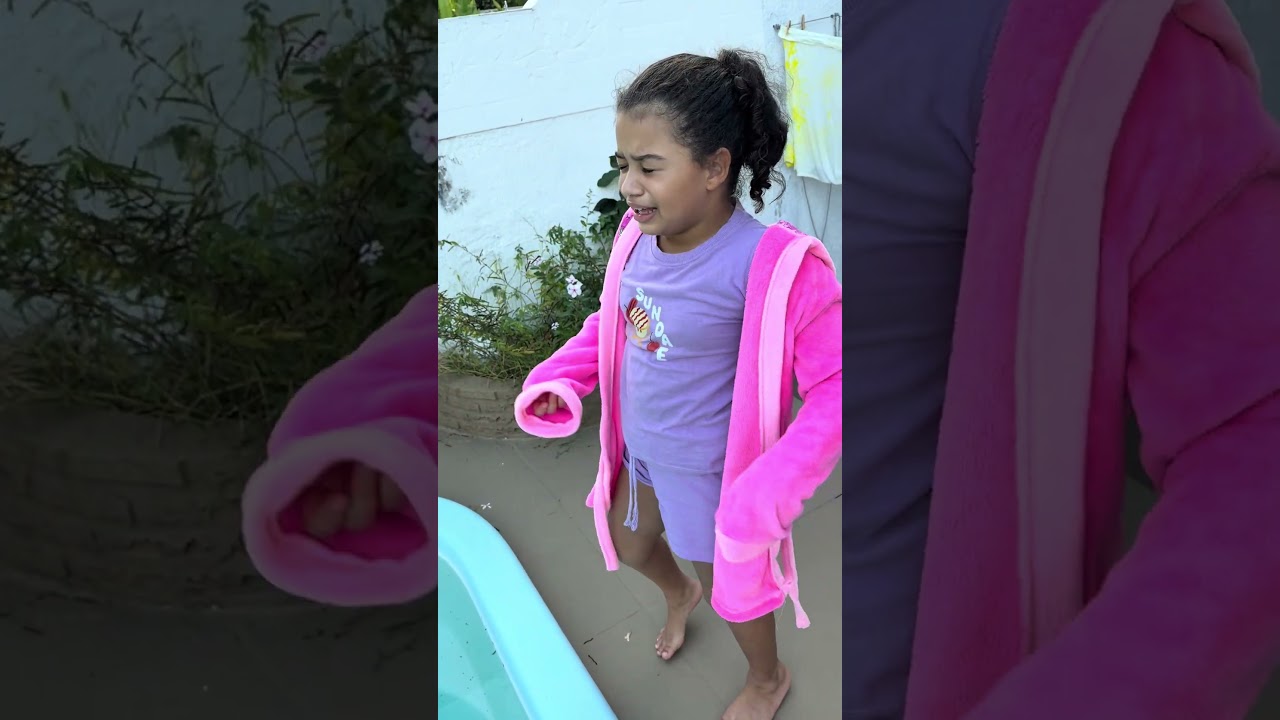 A Acsa ficou triste na piscina #thallyeleo