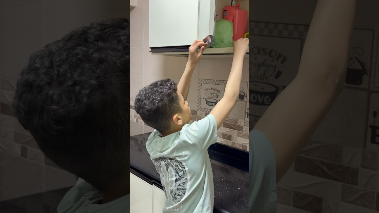 لما  أخبي حاجة من ابويا😂