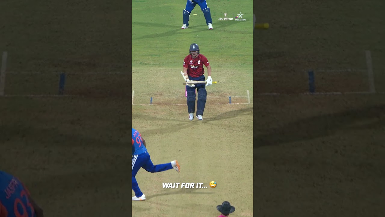 MS Dhoni’s wholesome moment during the game! | #INDvENG | #T20WorldCup