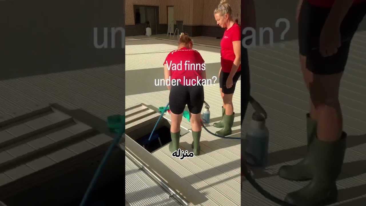 طلب هذا المدرب من المتدربين ان يملئوا حوض السباحة عن طريق الدلو!