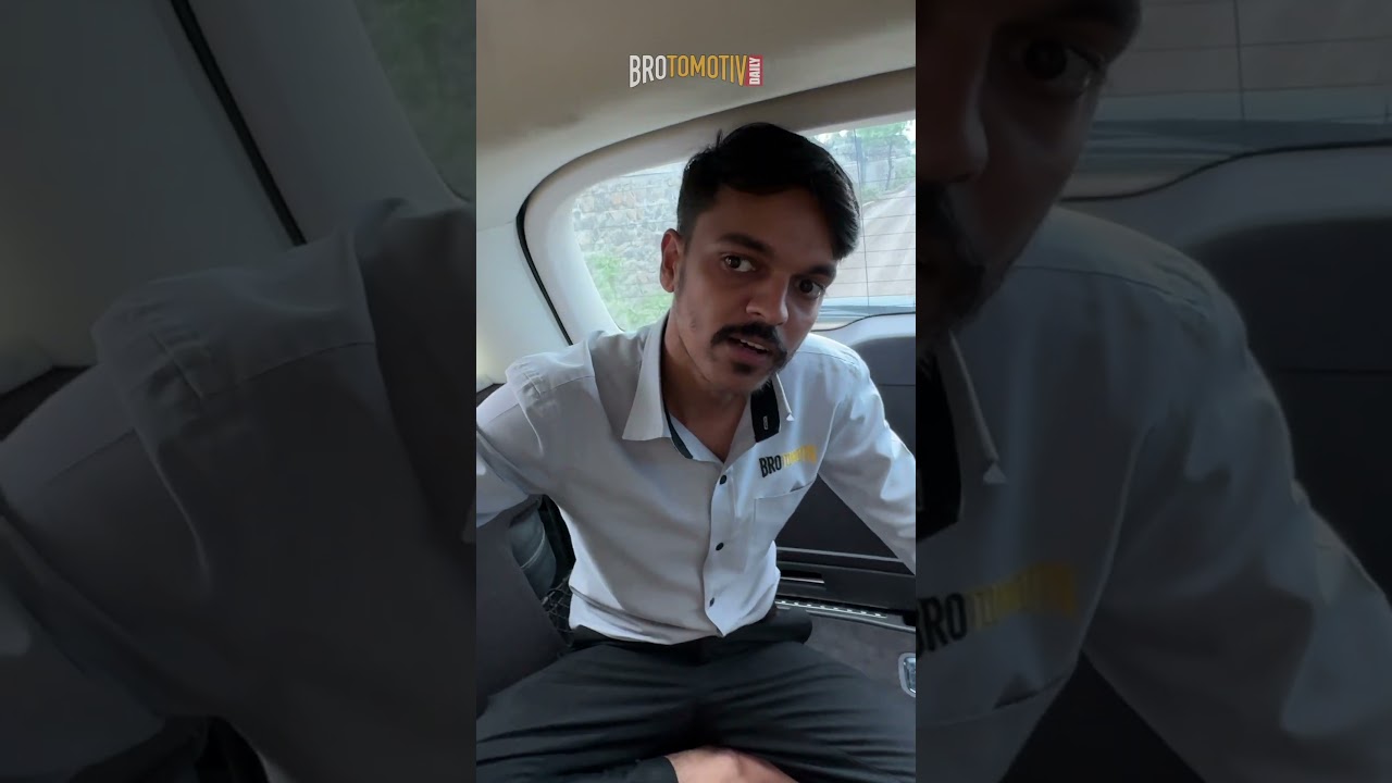 Iss car ka sunroof sundar too hai per kya fayda jab khulta hee nahi.