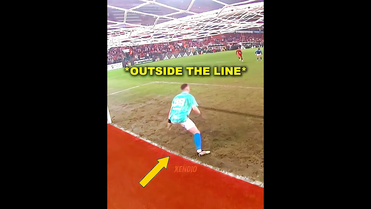 When Midfielder Become Goalkeeper 🤯