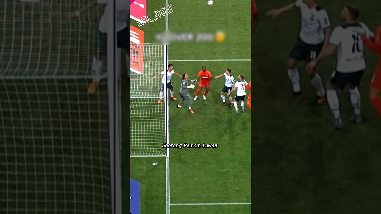 Kecerdasan seorang kiper di luar nalar.😳🤯