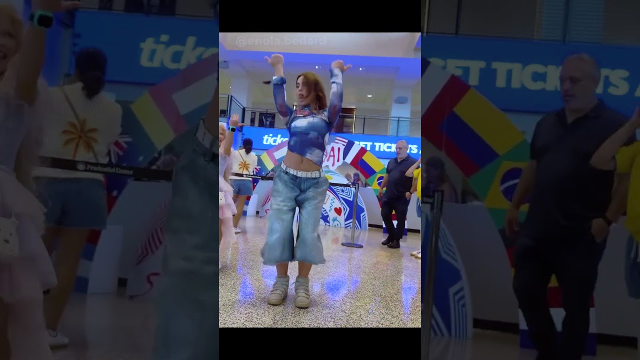 Ela simplesmente entrou na dança 😂 #shorts