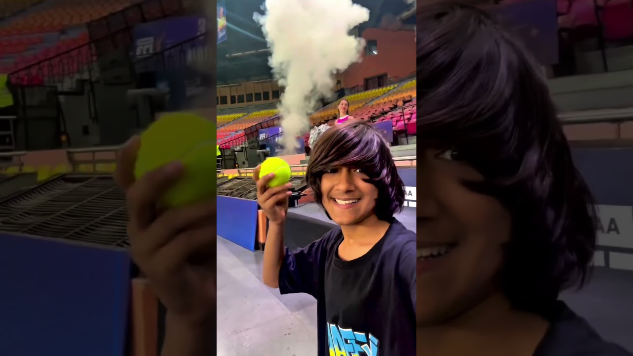 صبي يرفض إعادة الكرة للاعبين إلا بشرط واحد!