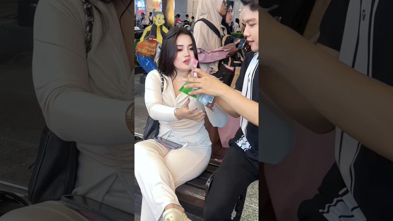Beautiful girl auto shocked #laugh #funny #shorts #trending