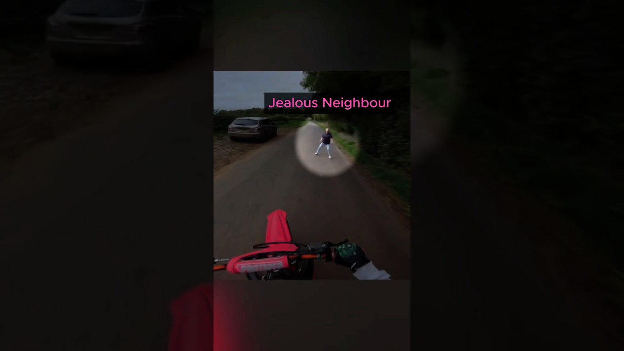 Crazy Neighbour Attacks Biker! (Bigupafrolou)