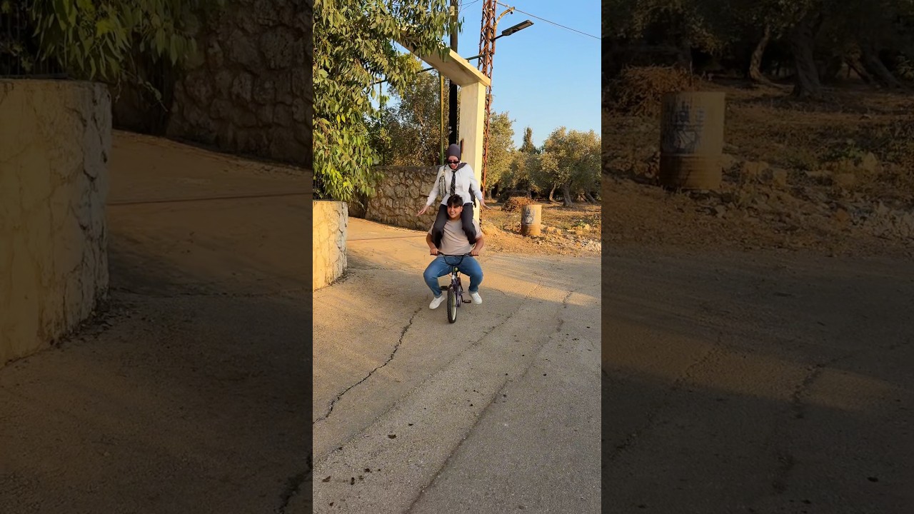 جوزي صاير متل المهرج على البسكلت:😱