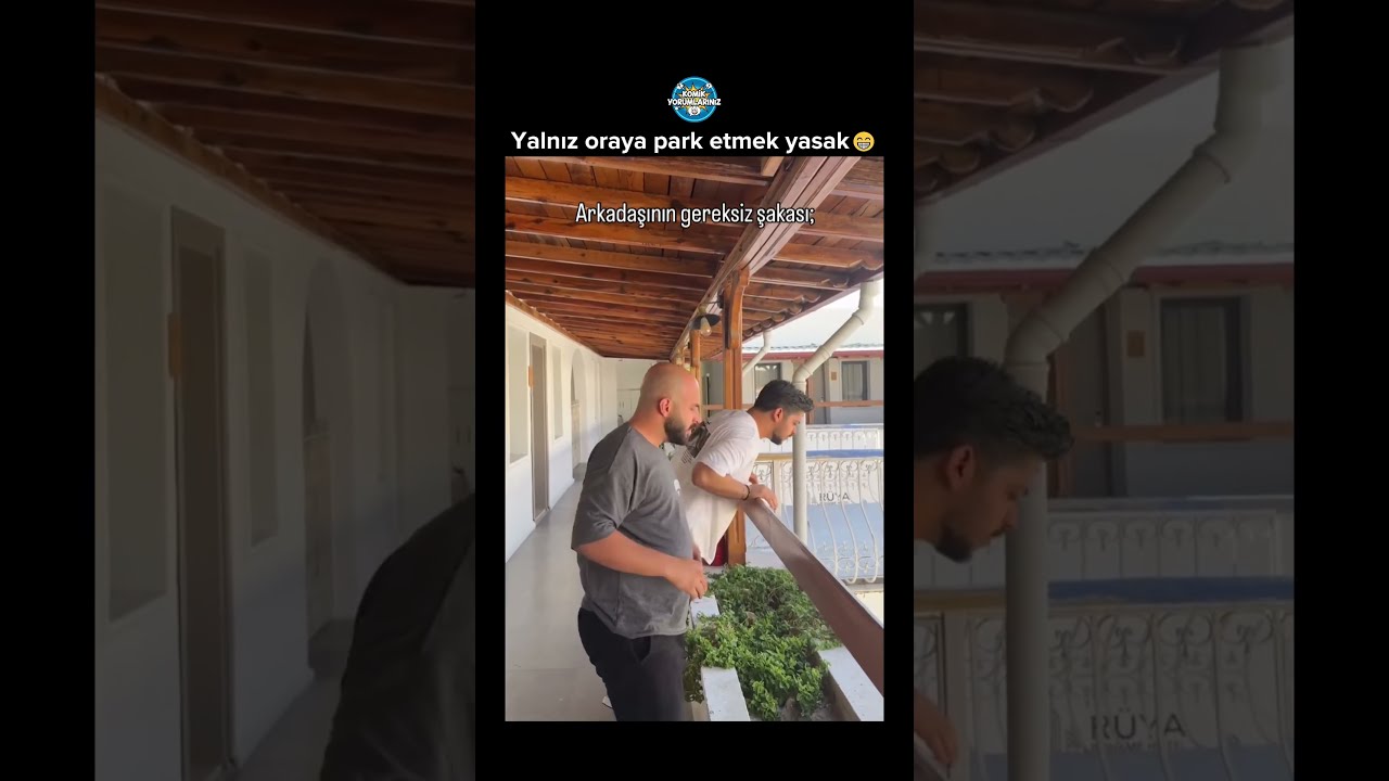 Firavun gibi secdeye yönelmiş 😁 Arkadaşına şaka yaptı