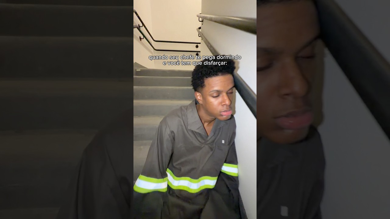 quando seu chefe te pega dormindo e você tem que disfarçar