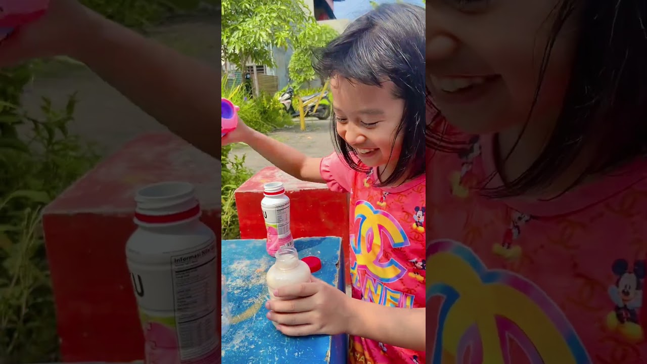 Isi Galon Dispenser Mini Pake Susu Cokelat Dan Strawberry | Nasya Yubi #shorts #trending #viral