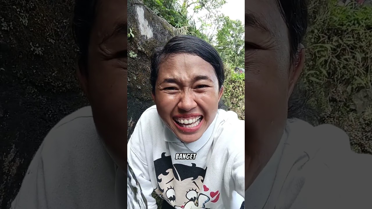 mama ara bagas minum dari pancuran mata air... segar enak