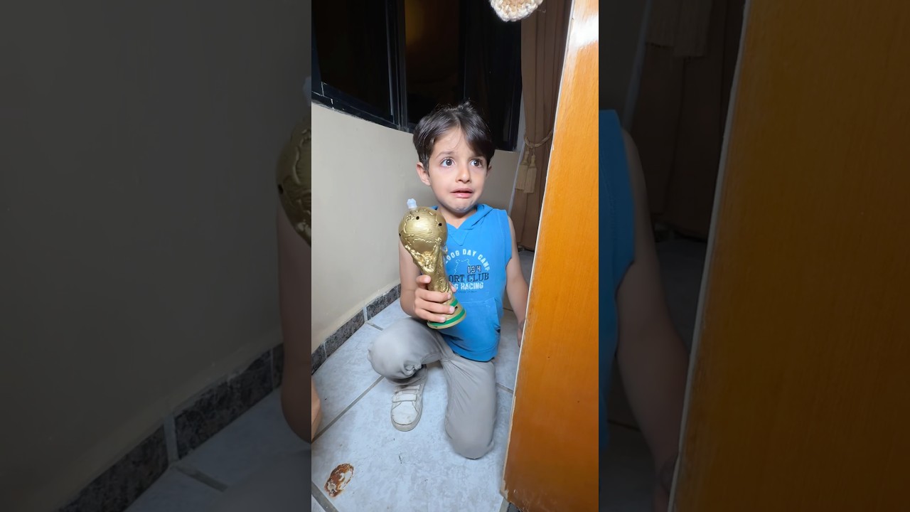 ابني سرق كأس العالم:😂