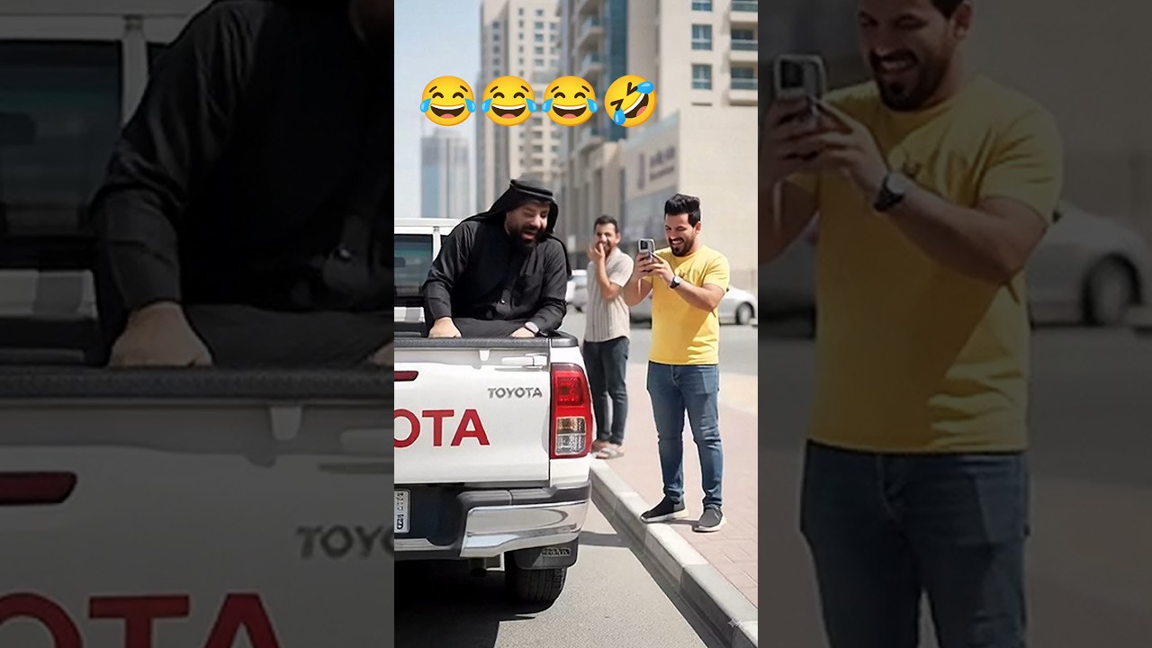 سباق السيارات القزمة ودفعة الرجلين المضحكة! 🚗🏎️😂