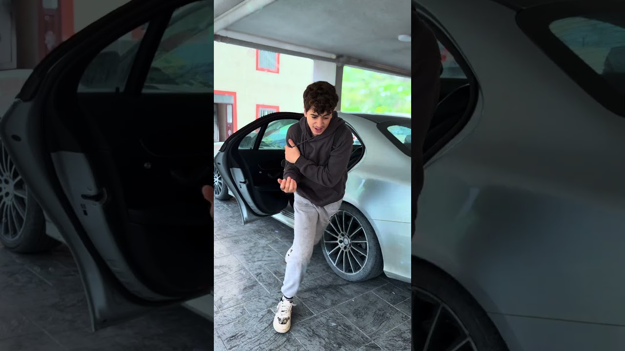 ما حدا يقرب على سيارته 🙂