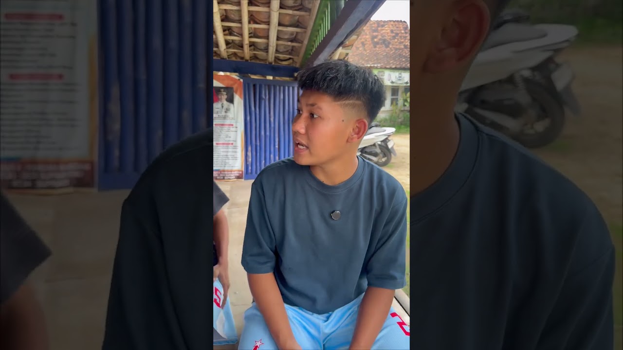 Siapa nih yg main futsal nyeker karena ga ada sepatu #short #lucu #kocak