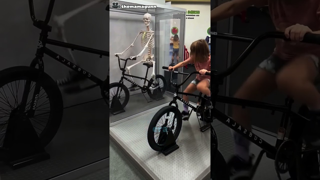 O osso começou a pedalar sozinho 😳