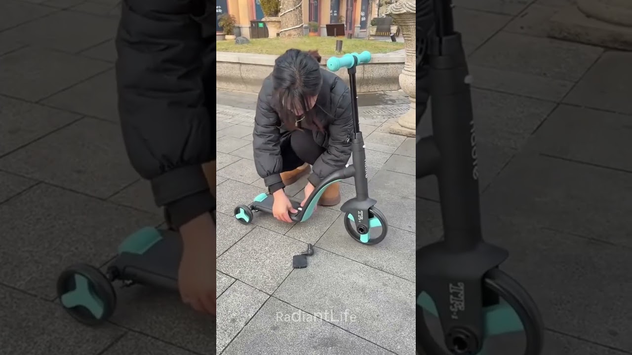 Annesinin minik katlanır bisikleti 😂