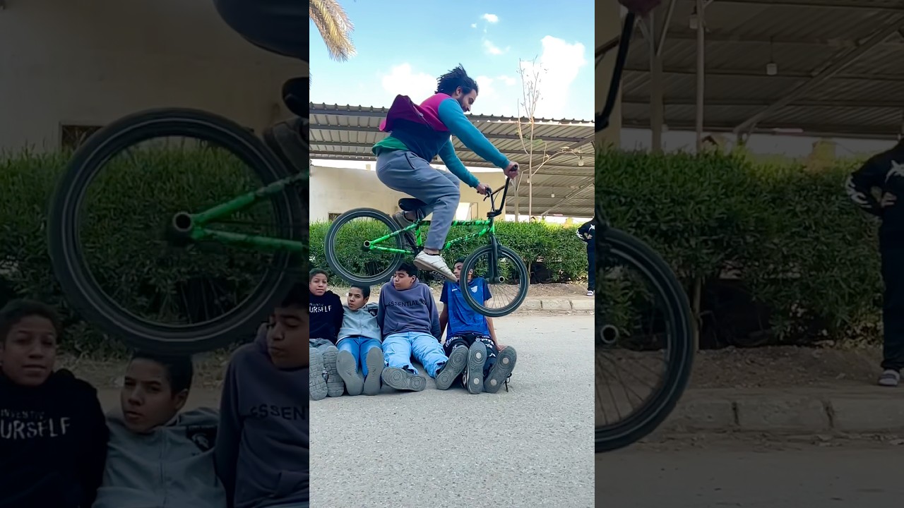 طار بالعجلة من فوق الناس 😱 #music #bmx #اكسبلور #phonk #stunt #humor #funny