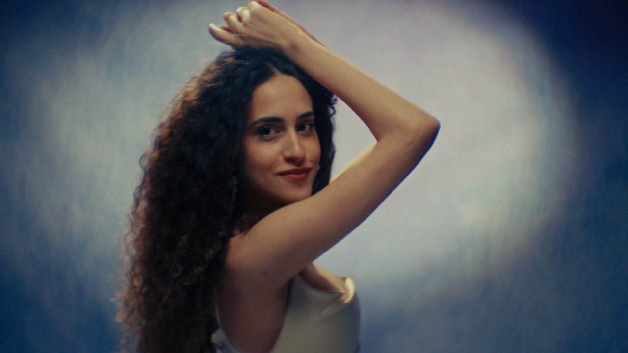 Feek Haga - Donia Wael فيك حاجة- دنيا وائل (Official Visualizer)