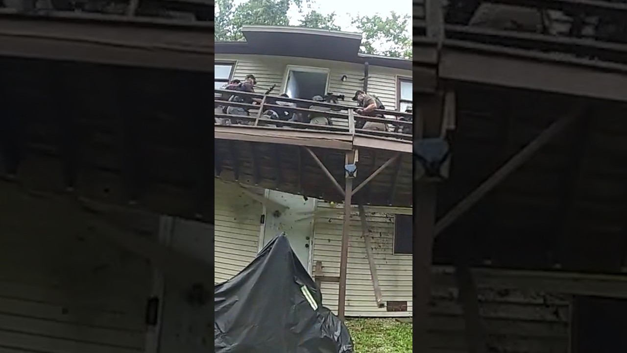 U.S. Marshals fall during SWAT raid when porch gives way