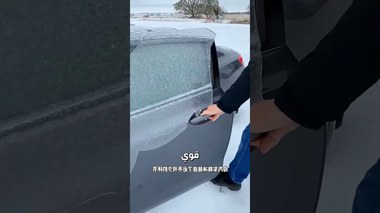 ❄️ سيارة الجليد! شاهد الأخطاء الكارثية التي كاد يرتكبها الأخ لإذابة الثلج عن السيارة #شورت