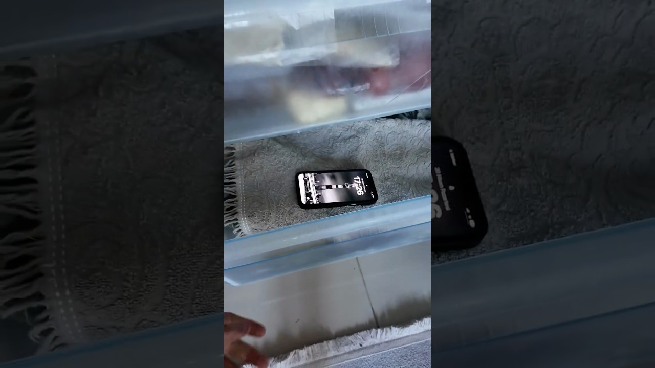 İPHONE TELEFONU DONDURURSAK NE OLUR? #shorts