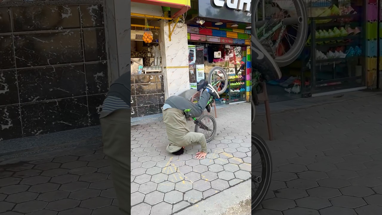 مين اللي يكسب التحدي ده 😱 #music #bmx #اكسبلور #phonk #funny #stunt