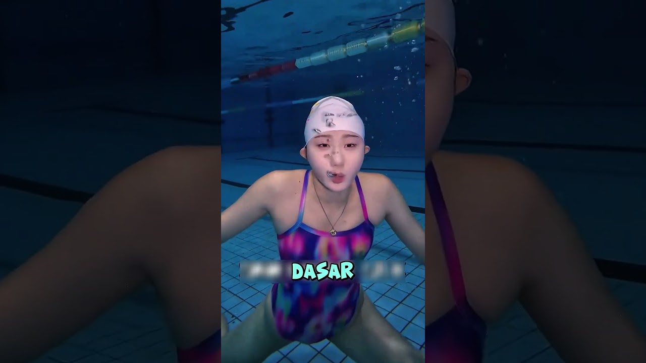 wanita ini tertidur saat berenang sampai kolam renang nya tutup #kolamrenang #berenang #air #short