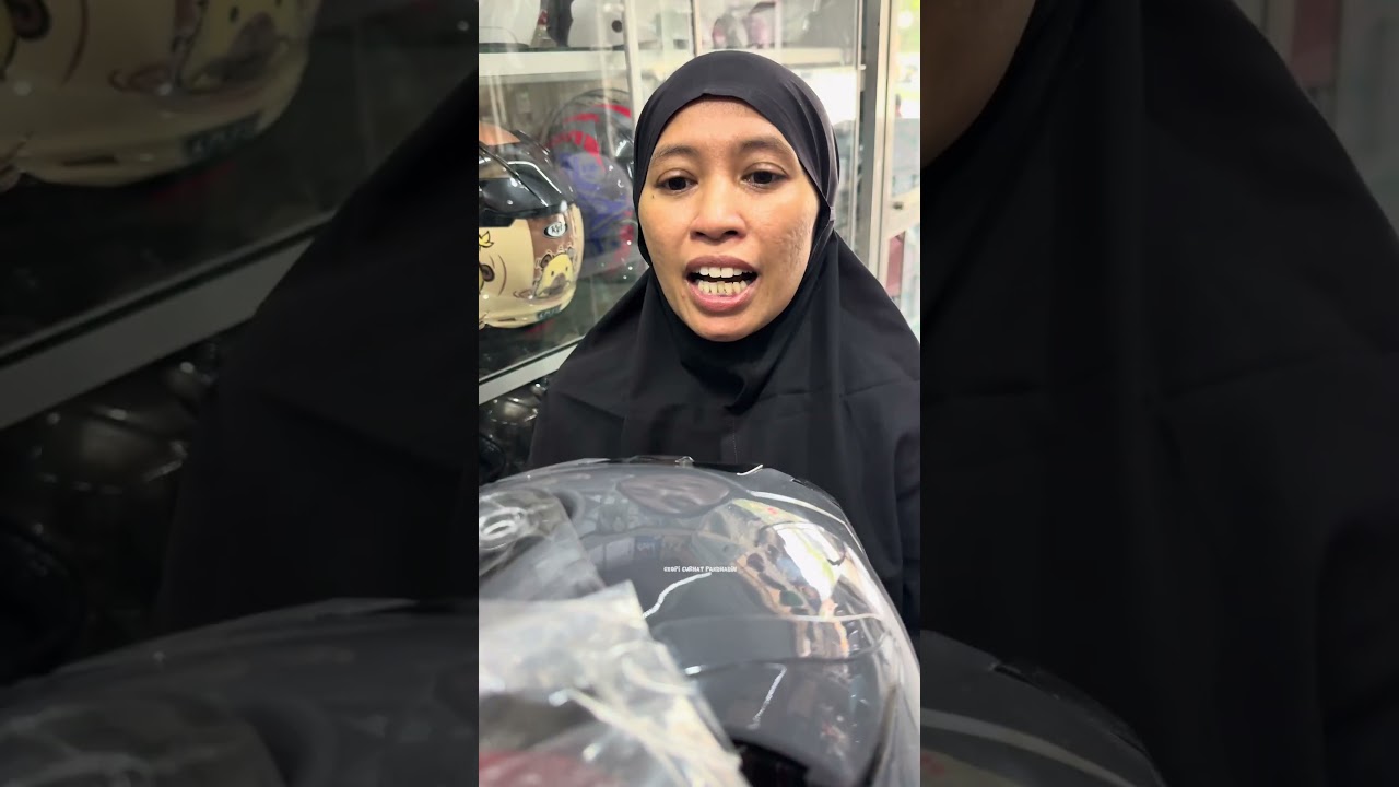 Adeknya baik banget, gak mau di belikan helm Karna mau bersih2 rumah