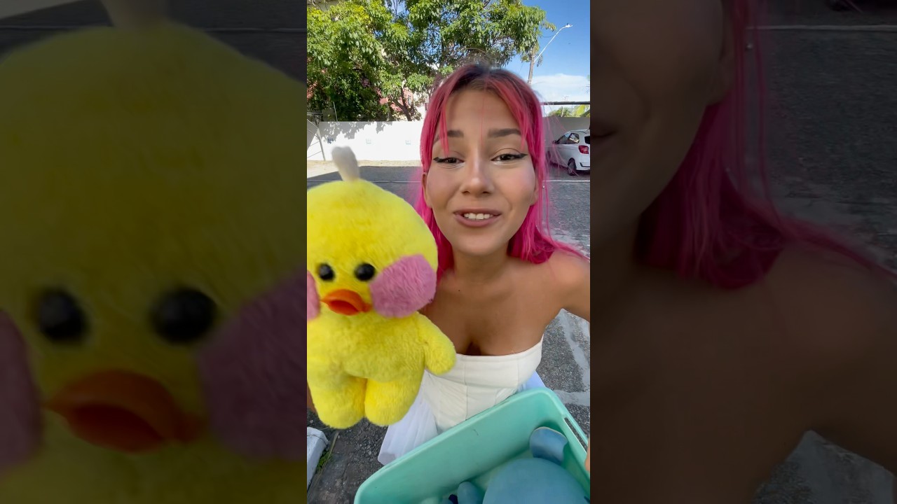 JOGANDO FORA BRINQUEDO DAS GUERREIRAS DO KPOP !!!