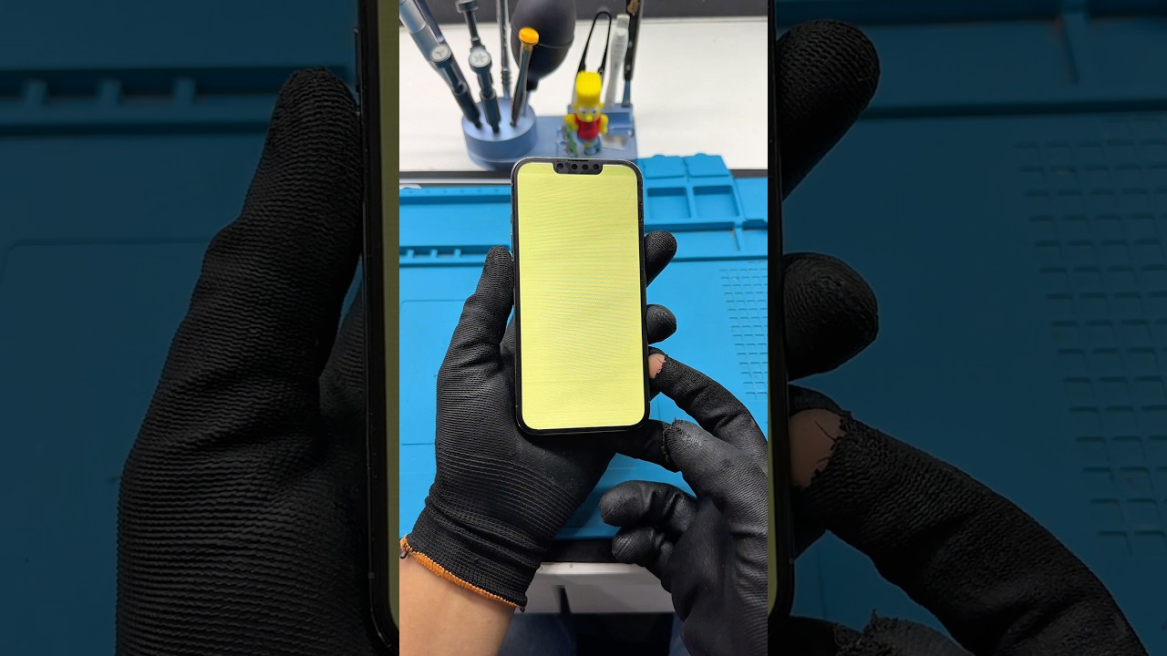 E não é somente branca que fica a tela do 13 pro e 13 pro Max, as vzs fica verde se cair na grama🤣