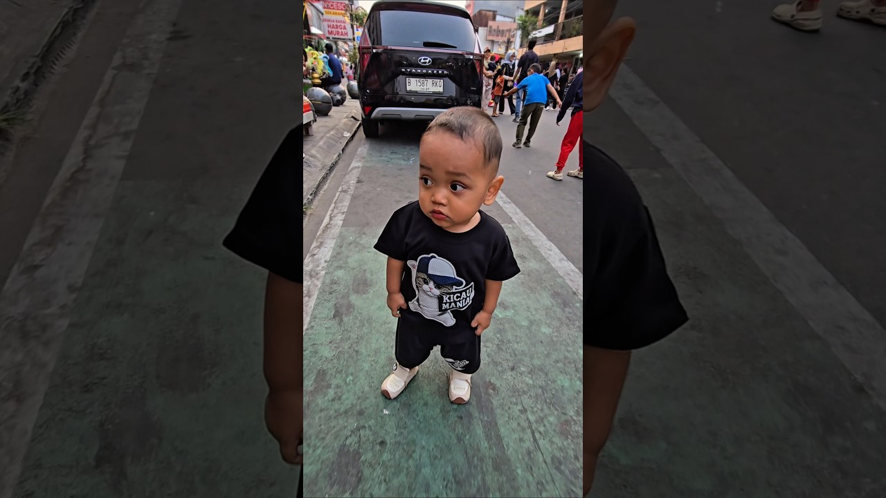 Dede bayi liat teteh lagi dilukis #trending