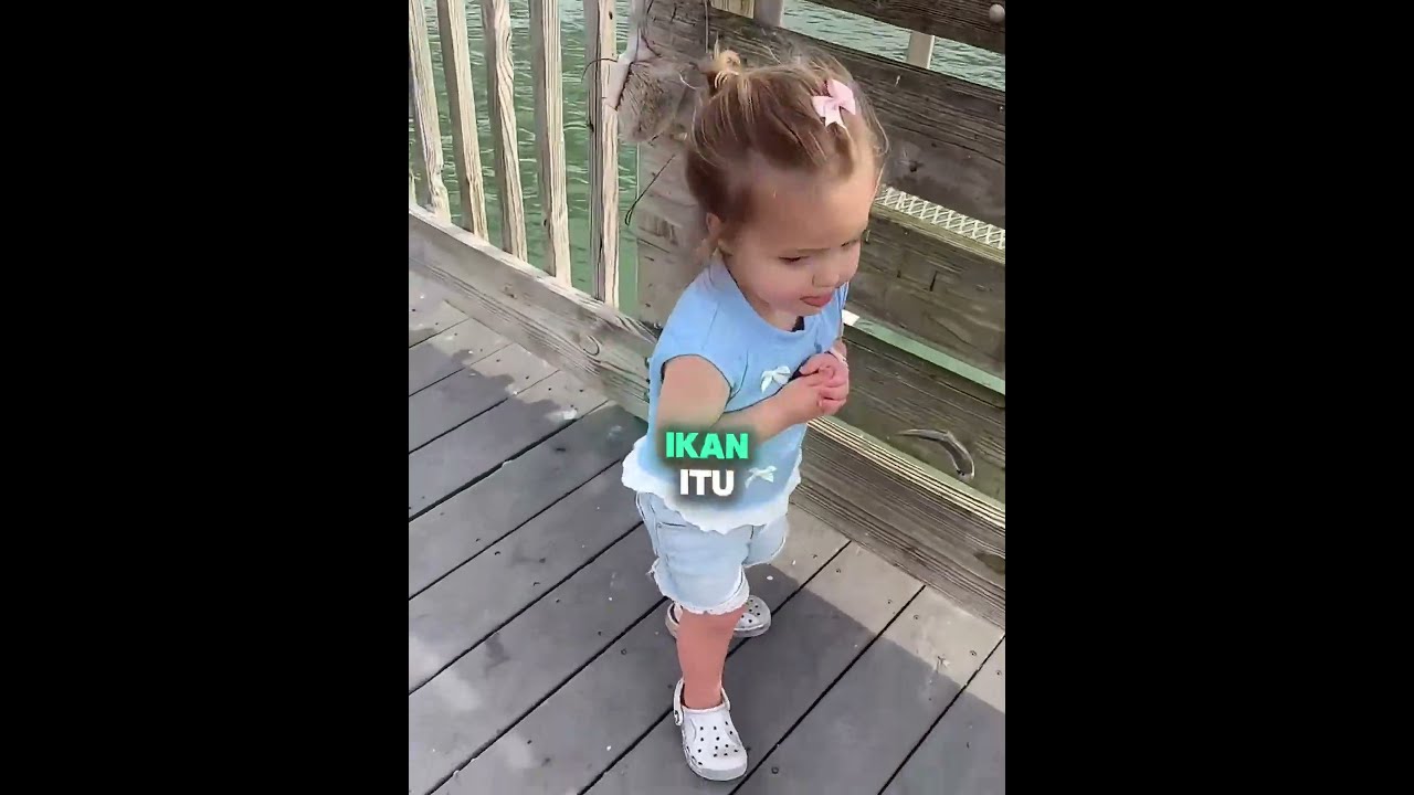 Gadis Kecil Pemberani Menyelamatkan Seekor Ikan ❤️