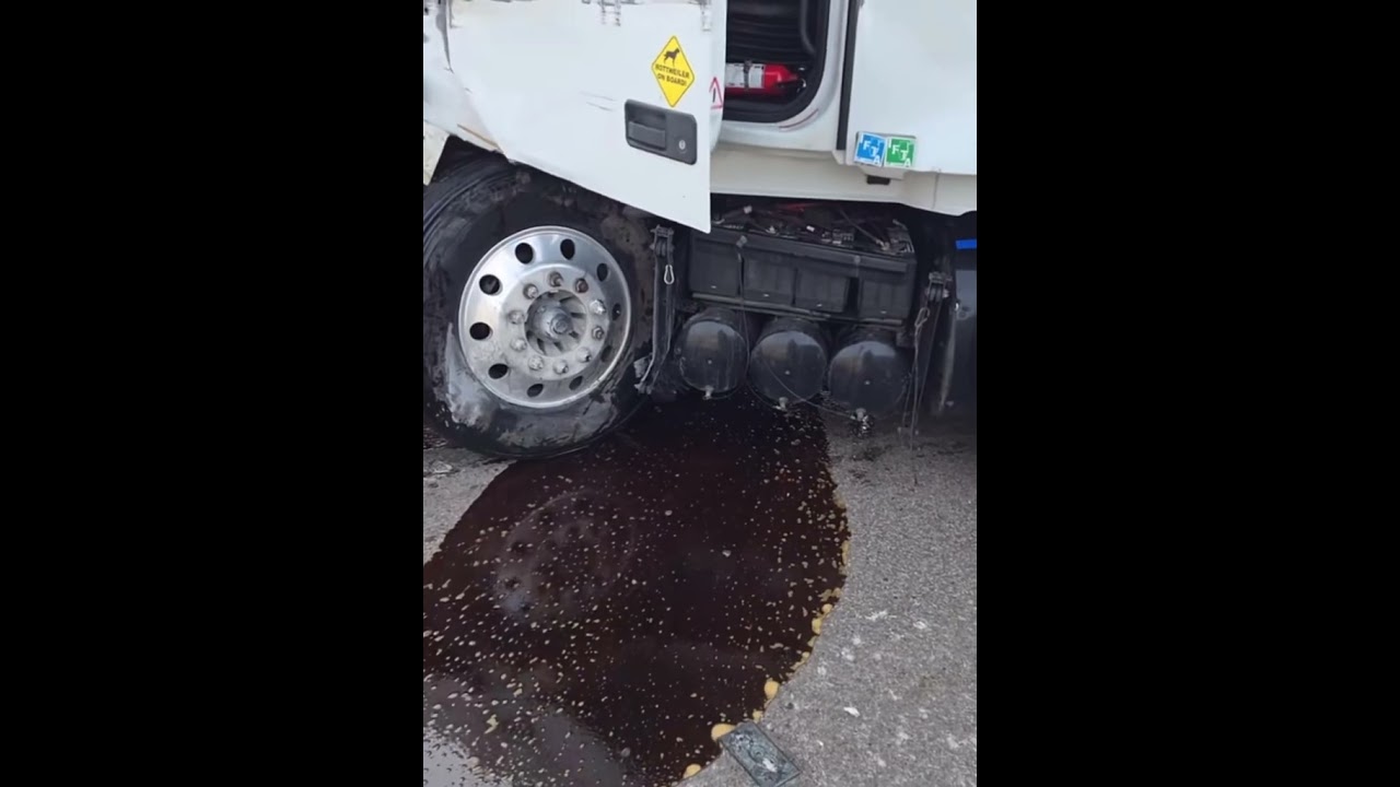 Keep On Trucking🚛  #trucadao #choraboy #gasprices #trucks #fuel #18wheeler #truckingindustry