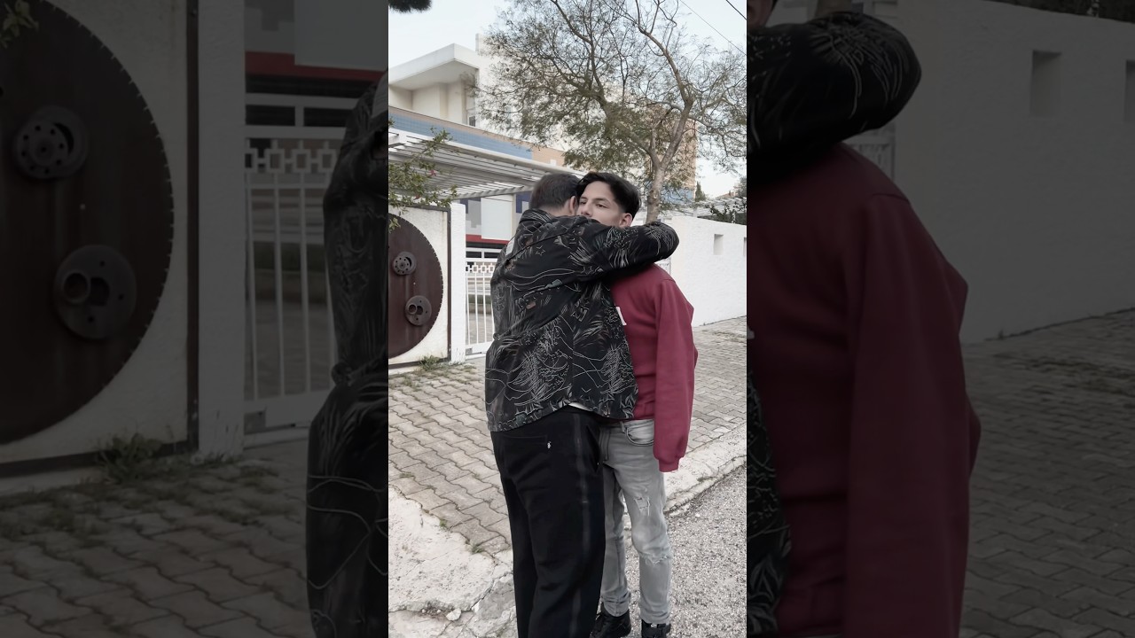 جوزي عم يحضر أفلام هندية كتير:🤣