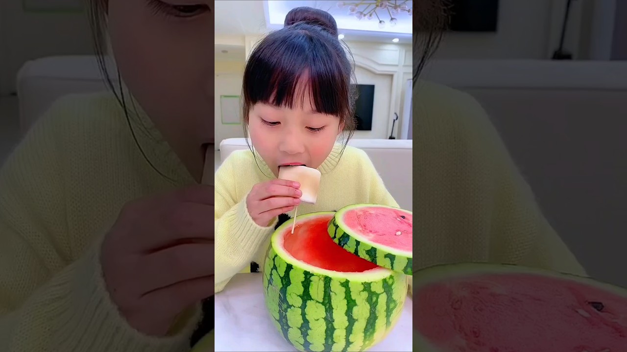 😱 الصغير يكره الدواء... لكن خدعة إيما السحرية جعلته يشربه! 🍭💊~#shorts