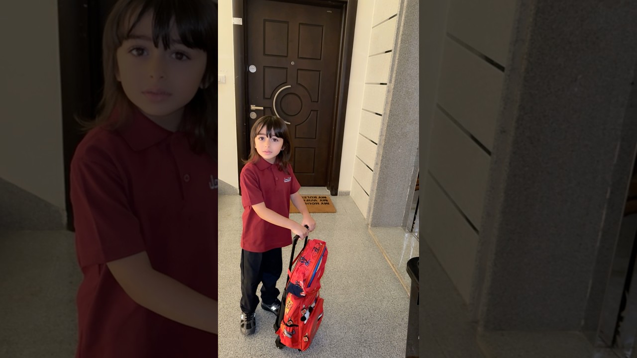 عمور مش عارف ينزل الدرج بدون لارين😱خايف#هالو_فاميلي #funny #halo_family #عمور #لارين #عبود #school