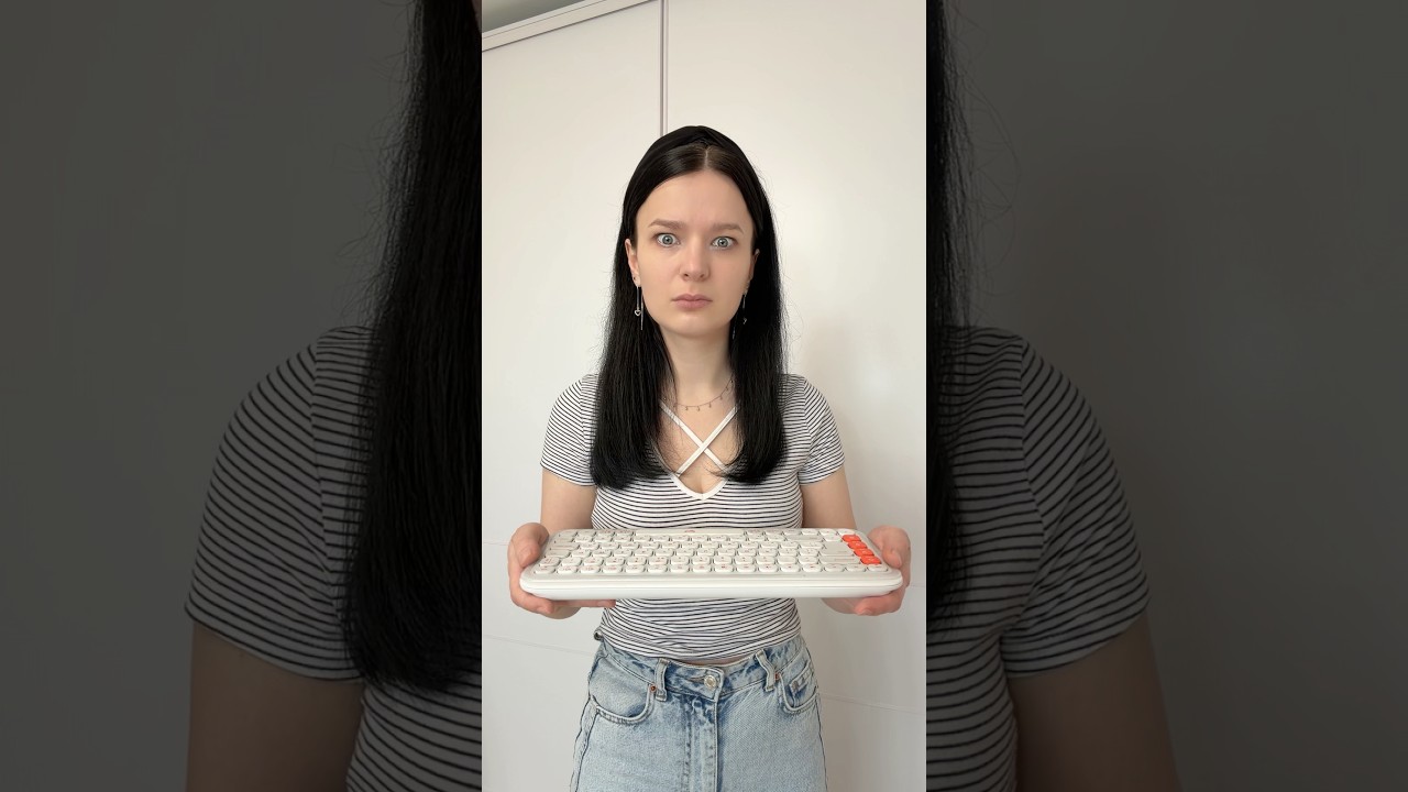 The weirdest keyboard you’ll see today 🤯 #splitkeyboard #weirdtech #gadgets #keyboard