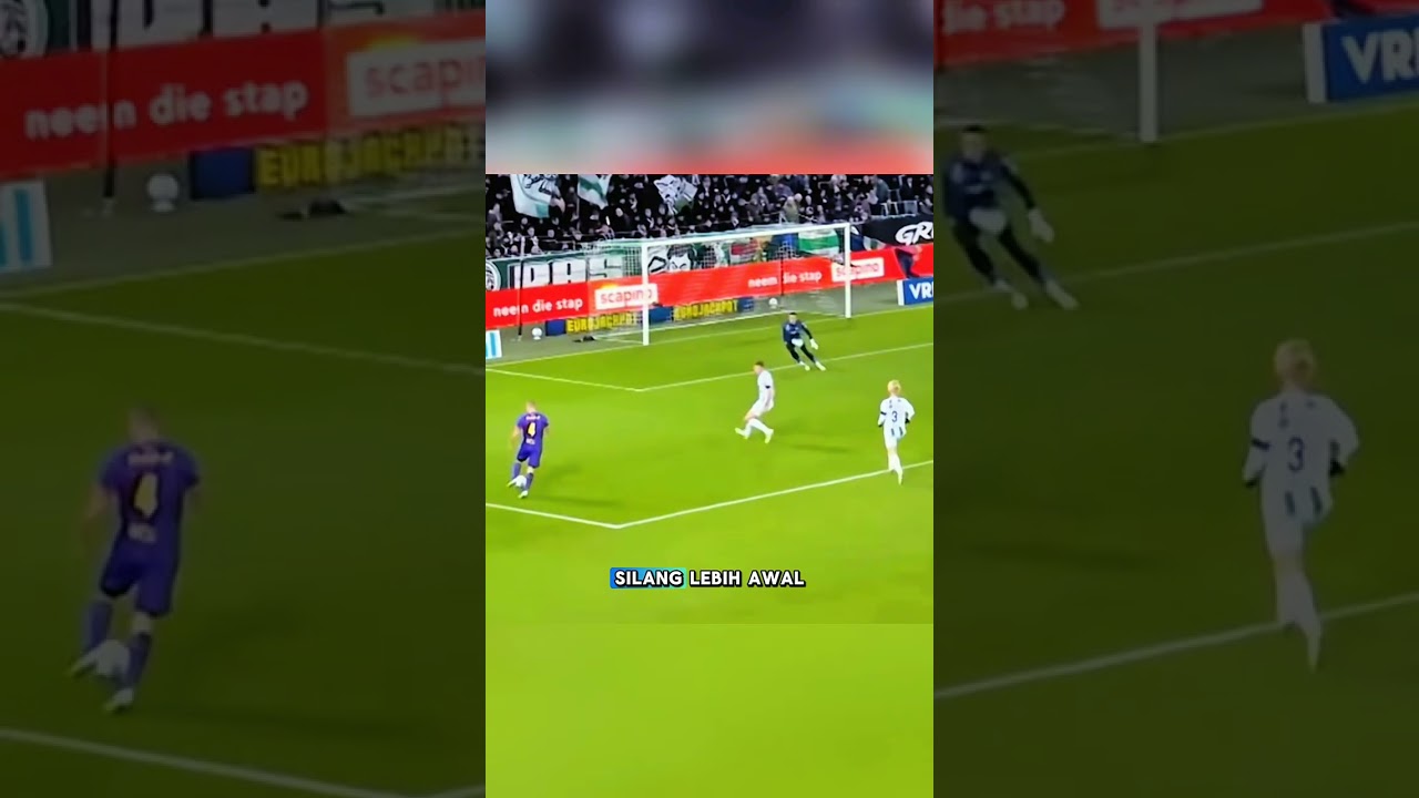 Kiper ini mengejek lawanya karena berhasil ditipu😂