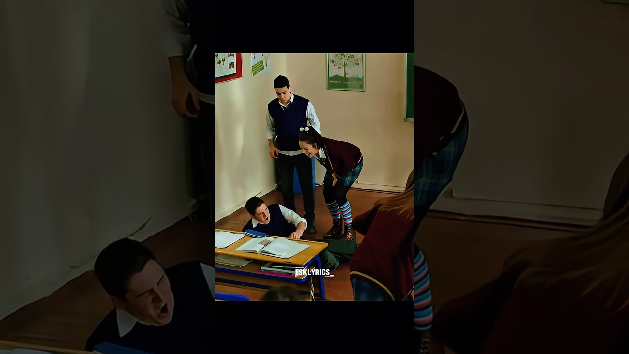 Sınıfta kızı öpünce ortalık karıştı! #hayatbazentatlıdır #birceakalay #okul #öğrenciler #iddia