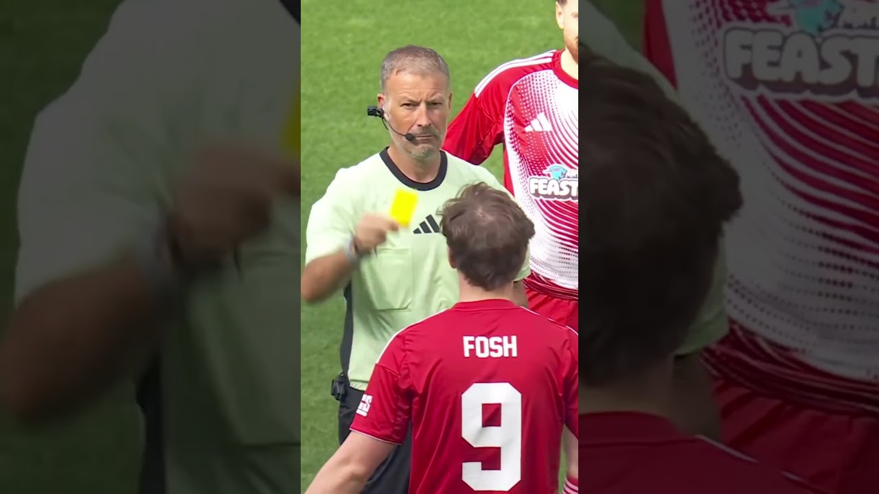 عرض مجنون داخل الملعب يشعل المدرجات