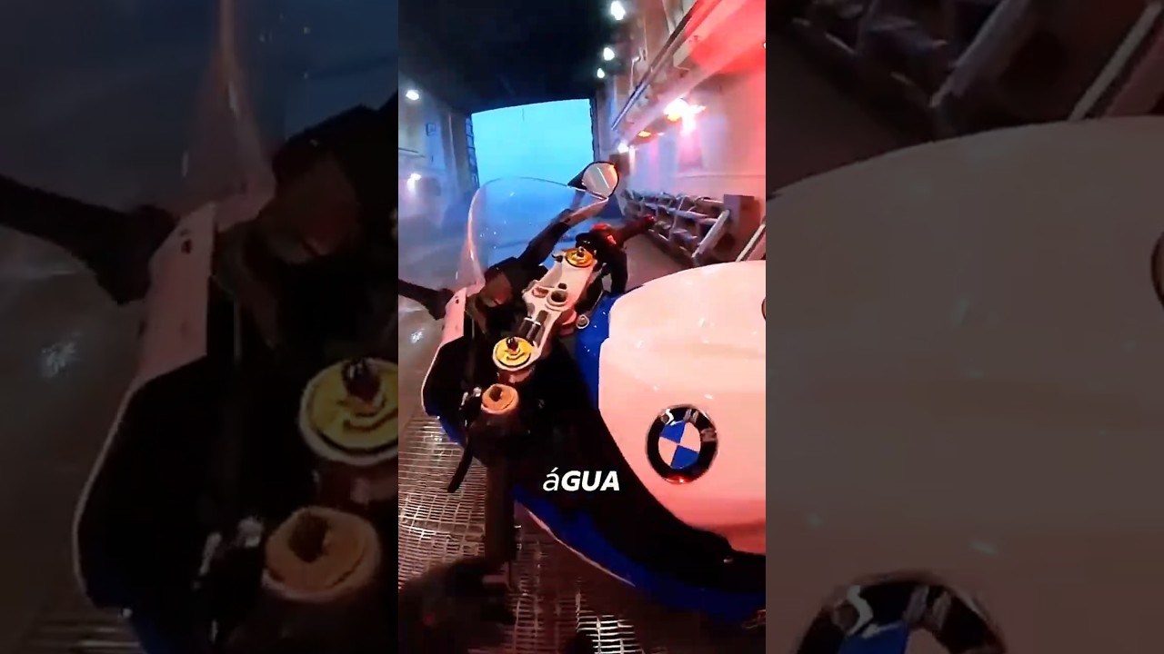 Saltei de Moto do Navio da BMW Afundando! (Resgatei Tudo) 🎒🏍️