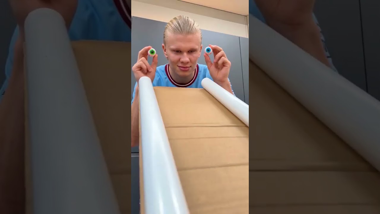 Did Messi manage to outsmart them? 🤔 #football #ronaldo