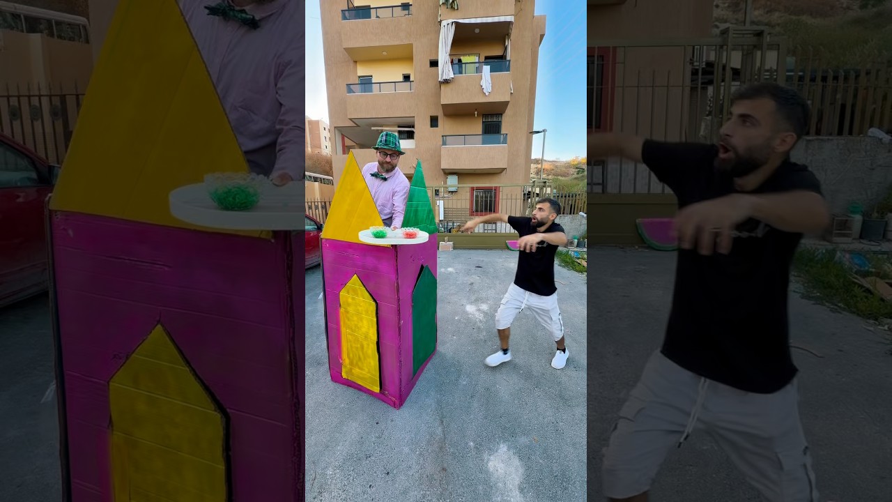 اين  هي الاندومي الملون بل اخضر والاحمر !