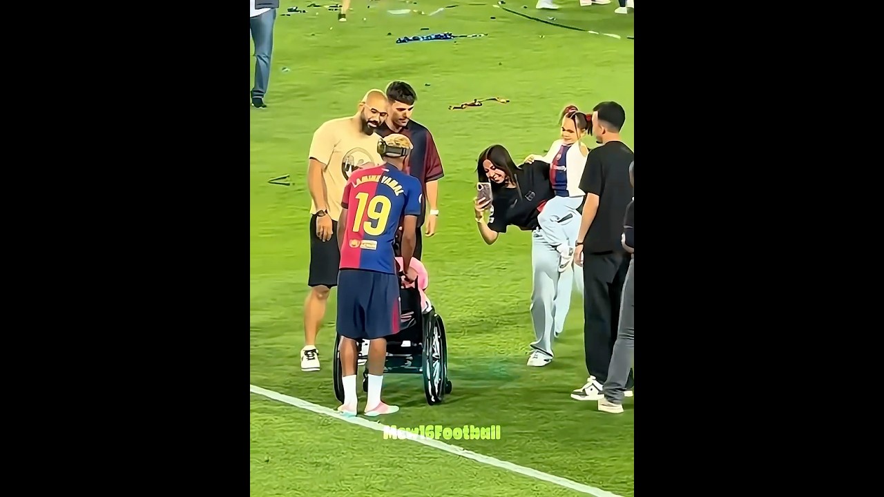 Yamal Never Ignores His Fans 🥹❤️