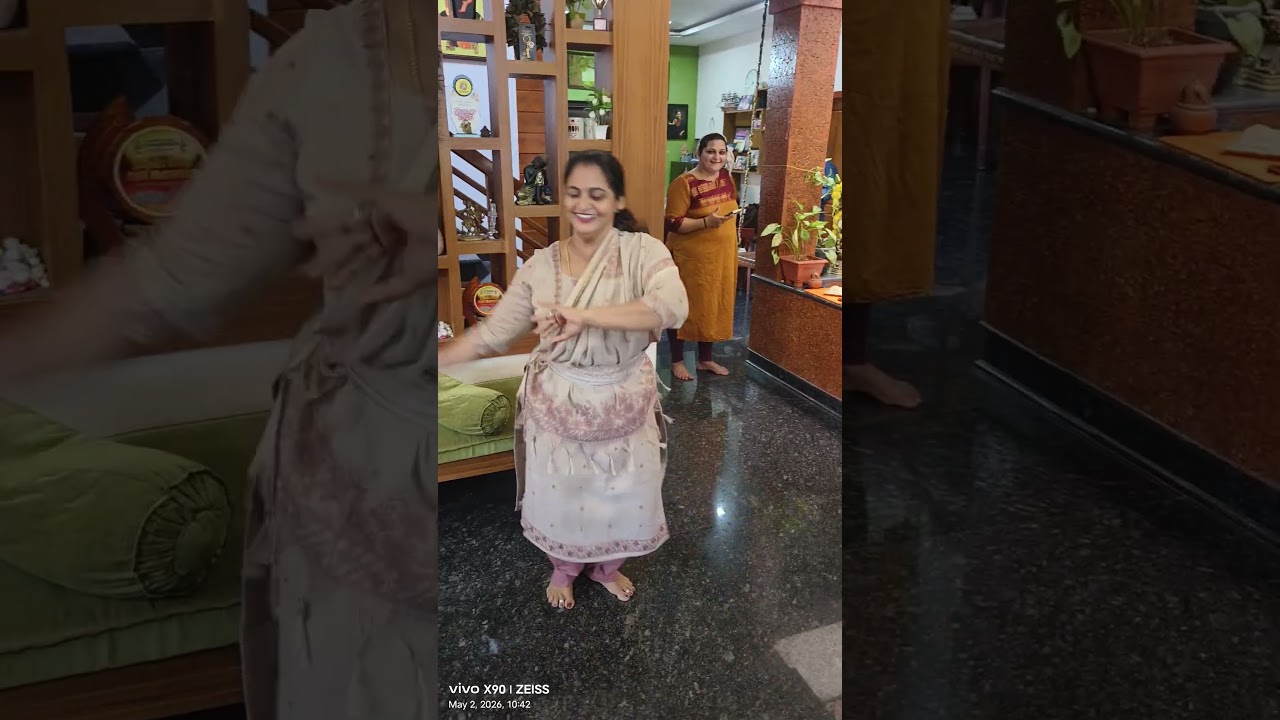 ഇങ്ങനേം dance ചെയ്യാം 😂😂😂