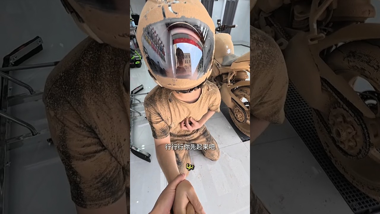 أنقذ دراجة مديره قبل فوات الأوان! 😱🏍️ | شاهد ماذا حدث #shorts