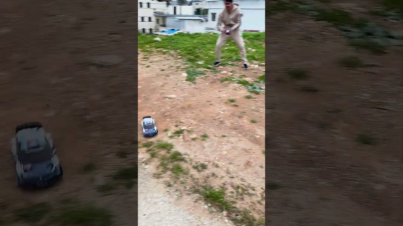 تفحيط بسيارة لعبة